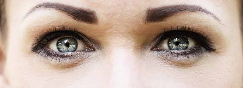 do people with darker eyes have better eyessight in the dark