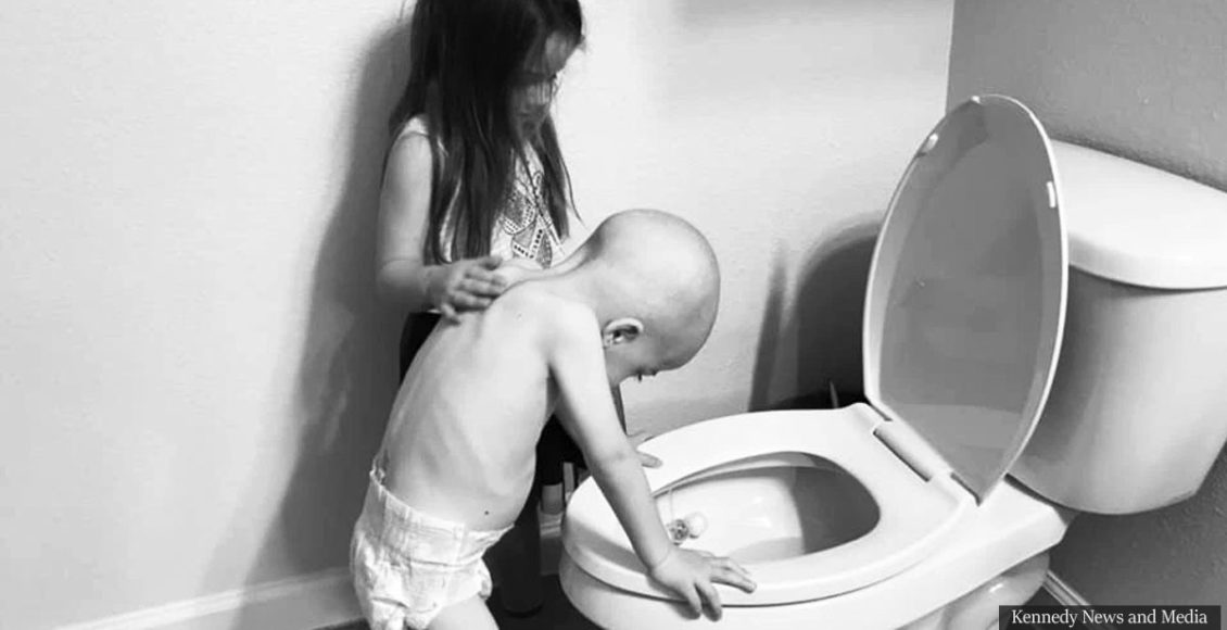 Sister soothes ill little brother battling leukemia in heartbreaking photo