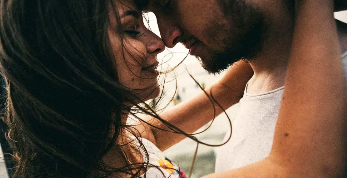 7 differences between loving someone and being in love