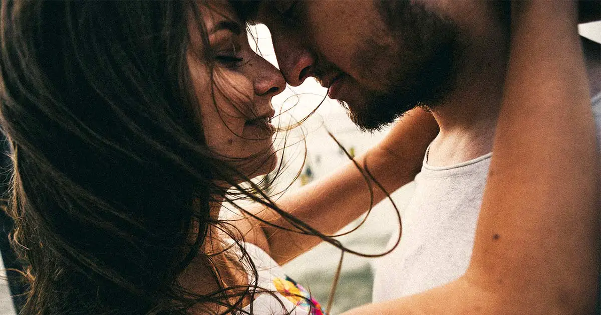 7 differences between loving someone and being in love