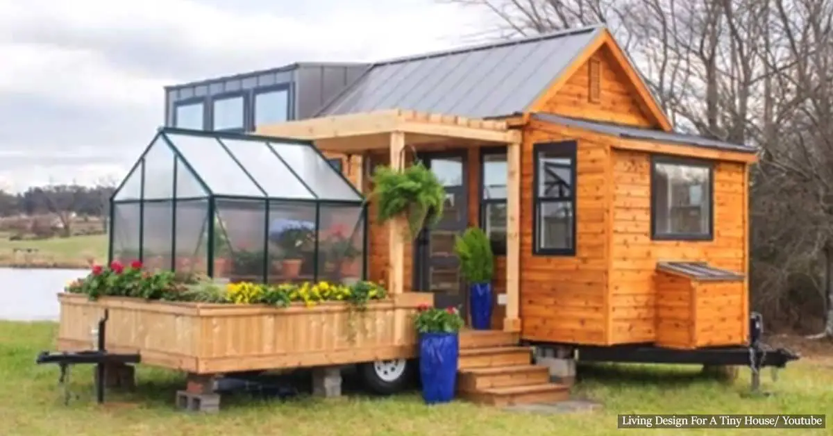 Lovely Tiny Mobile Home Comes With Its Own Detachable Green House