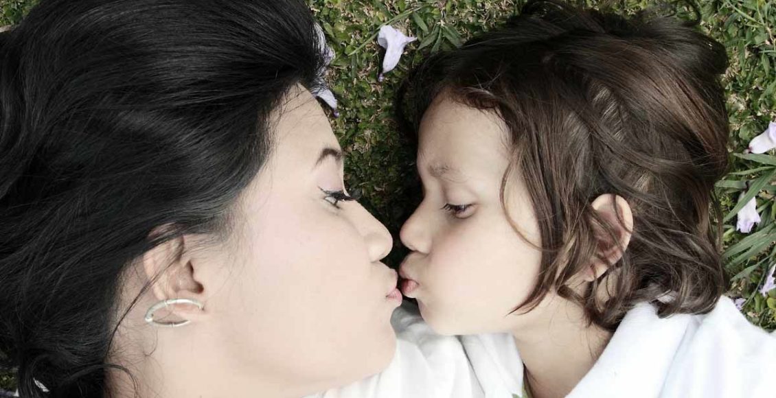 A Psychologist Explains Why We Should Stop Kissing Children on the Lips