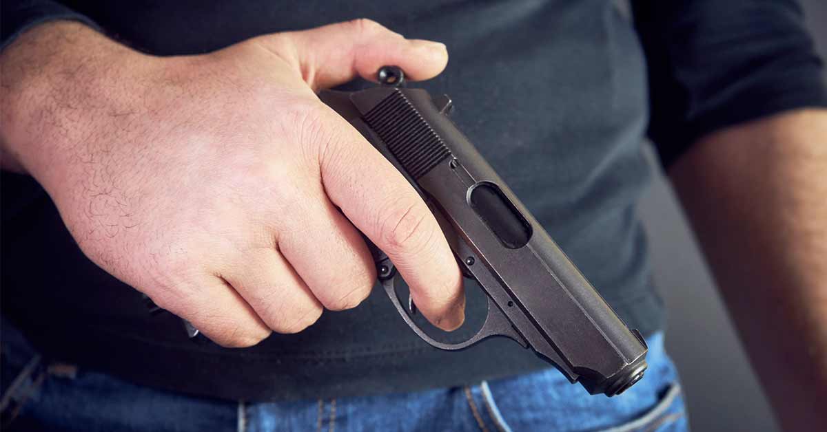 Oregon Man accidentally shoots himself while flaunting his gun at a grocery store
