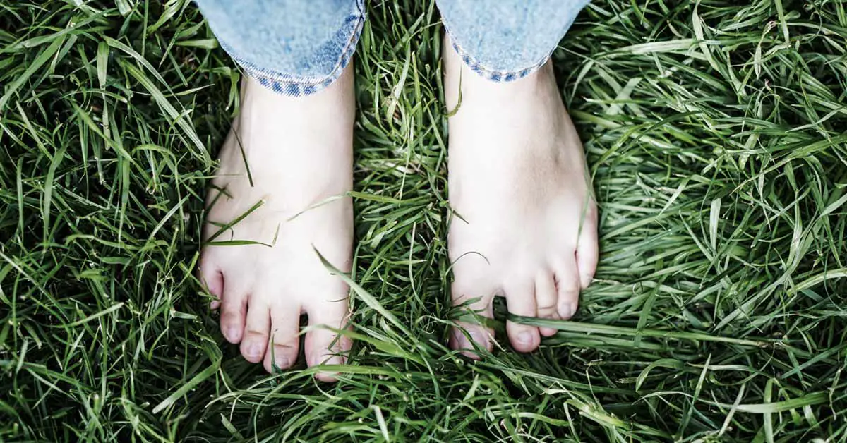 You should WALK BAREFOOT more often, here is why