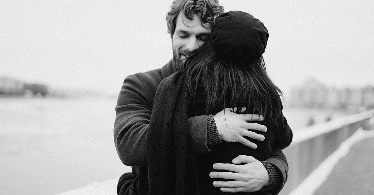 Here's How Long It Takes To Truly Love Someone (And The Factors At Play)
