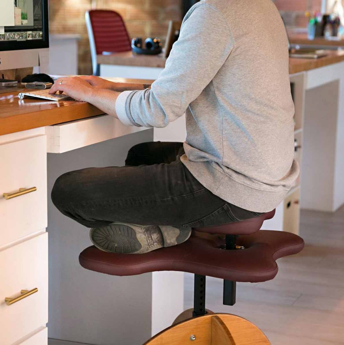 this-chair-lets-you-sit-cross-legged-in-a-squat-or-a-kneel-at-the-office