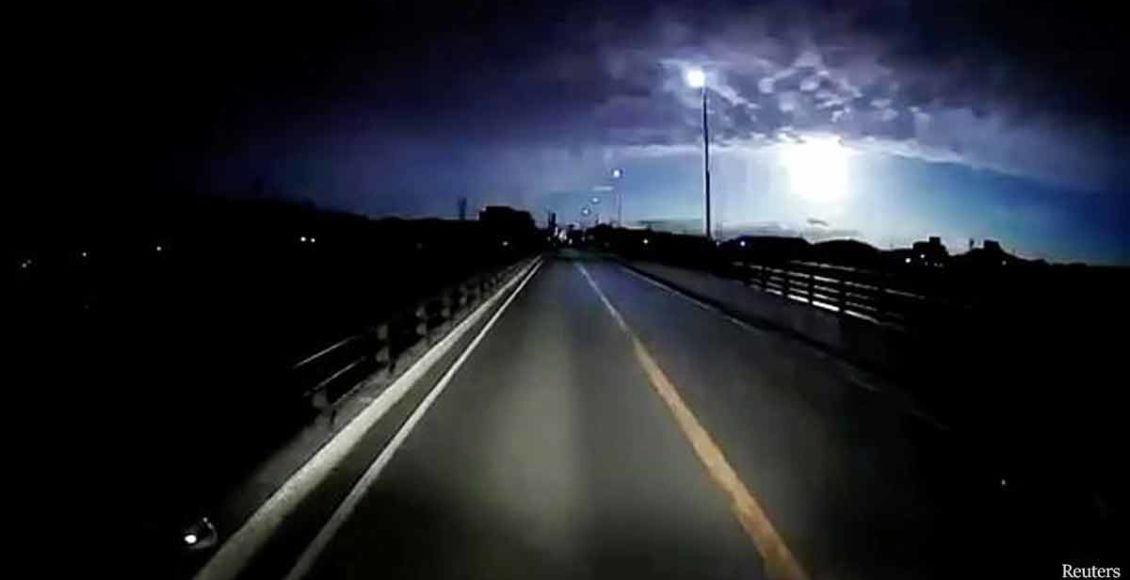 Huge meteor lights up the night sky in Japan