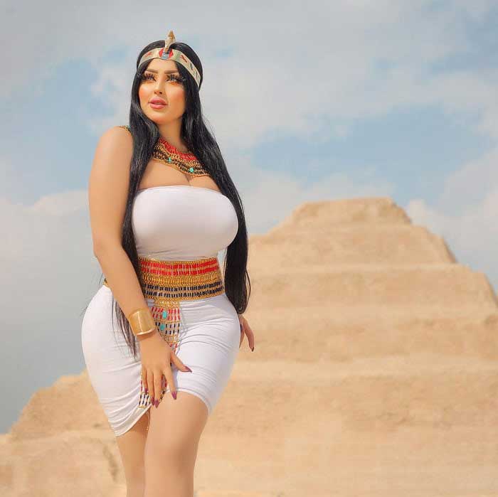 Sexy Photoshoot At Ancient Pyramid In Egypt Got Model And Photographer Arrested