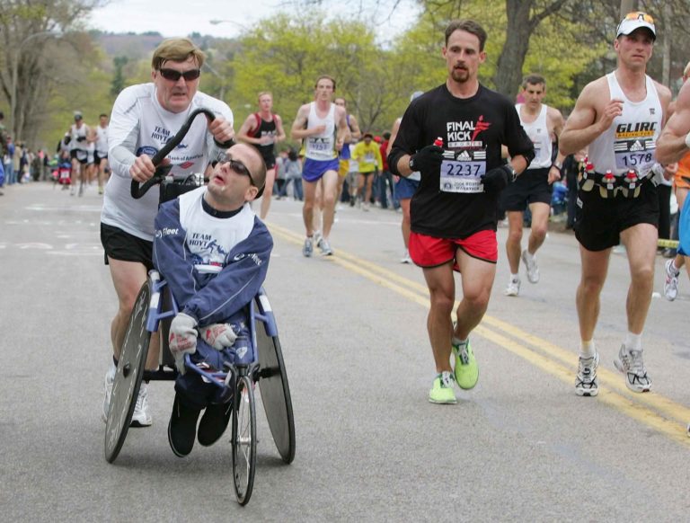 Boston Marathon legend Dick Hoyt, who pushed son in wheelchair for 32