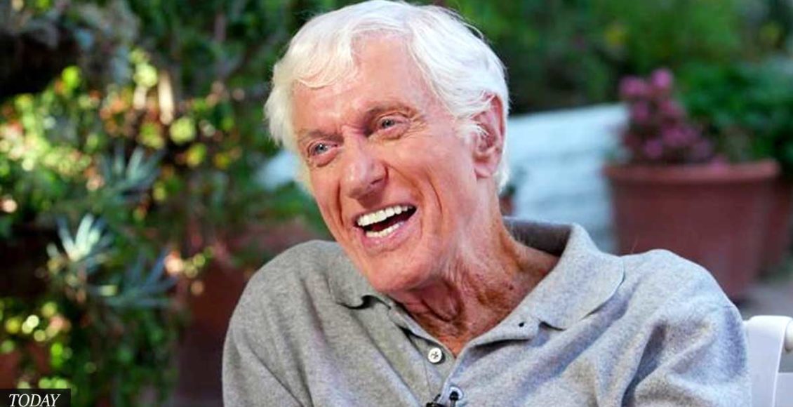Hollywood legend Dick Van Dyke, 95, spotted handing out cash to job seeking strangers