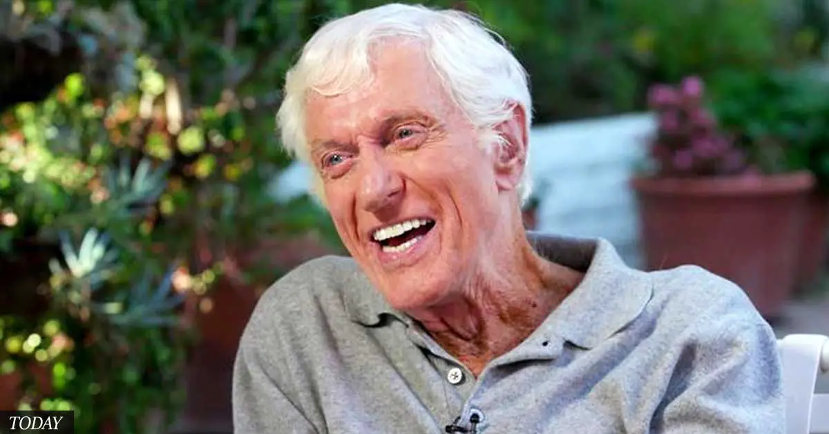 Hollywood legend Dick Van Dyke, 95, spotted handing out cash to job seeking strangers