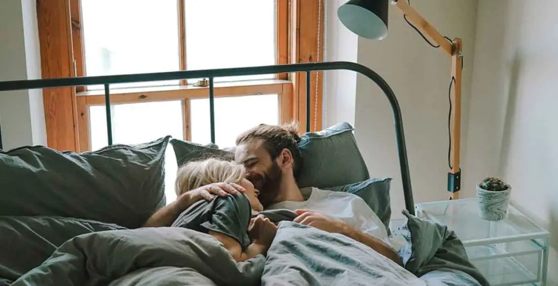 The Benefits Of Going To Bed At The Same Time With Your Partner
